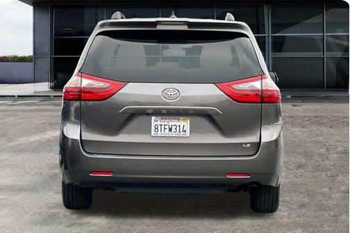 2020 Toyota Sienna LE