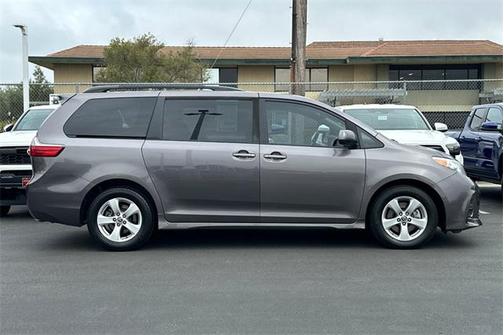 2020 Toyota Sienna LE