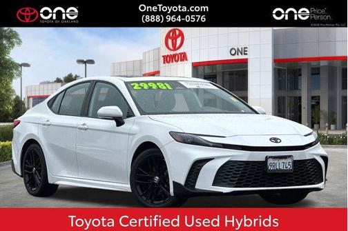 2025 Toyota Camry SE