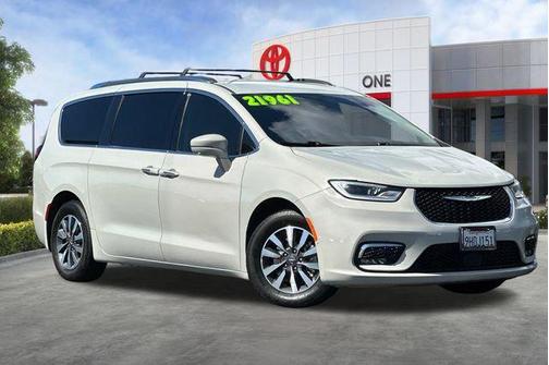 Luxury White Pearlcoat 2021 Chrysler Pacifica Hybrid Touring L