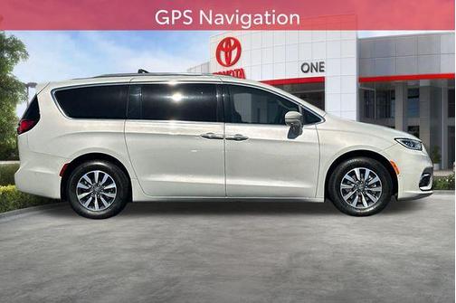 Luxury White Pearlcoat 2021 Chrysler Pacifica Hybrid Touring L