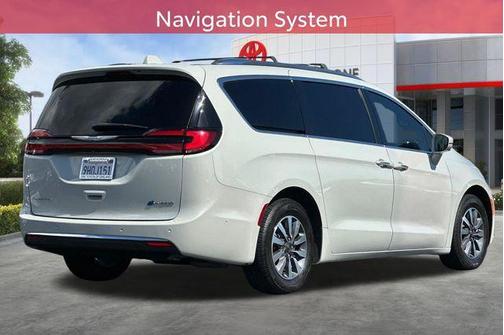 Luxury White Pearlcoat 2021 Chrysler Pacifica Hybrid Touring L