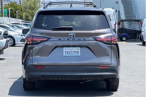 2022 Toyota Sienna LE