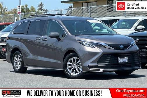 2022 Toyota Sienna LE