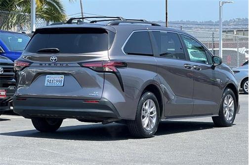 2022 Toyota Sienna LE