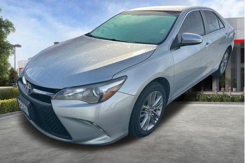 Celestial Silver Metallic 2017 Toyota Camry SE