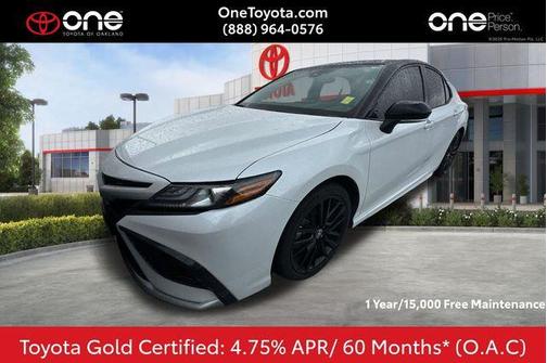 Wind Chill Pearl/Midnight Black Metallic 2024 Toyota Camry Hybrid SE