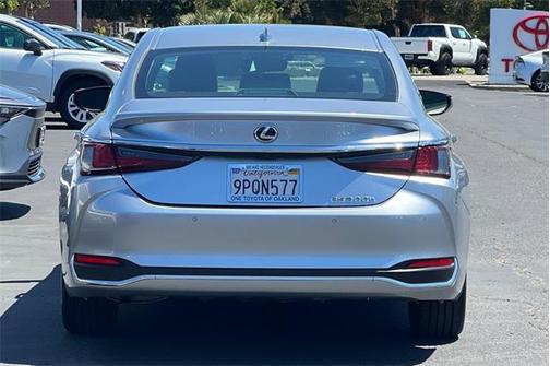 2025 Lexus ES 300h Base