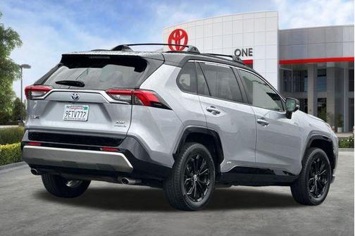 2023 Toyota RAV4 Hybrid SE