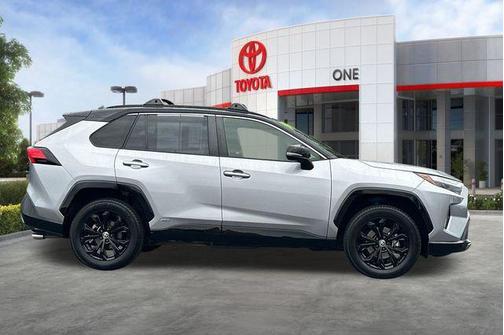 2023 Toyota RAV4 Hybrid SE