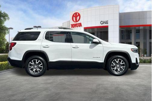 White 2023 GMC Acadia FWD SLT
