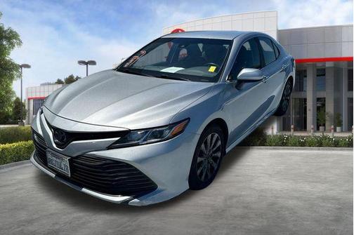 Celestial Silver Metallic 2018 Toyota Camry LE