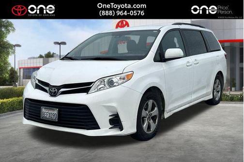 Super White 2018 Toyota Sienna LE