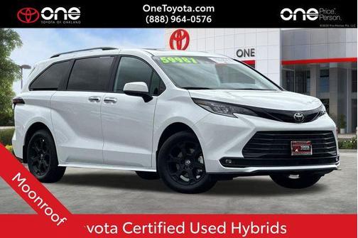 Ice Cap 2026 Toyota Sienna Woodland Edition