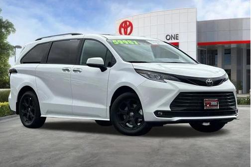 Ice Cap 2026 Toyota Sienna Woodland Edition