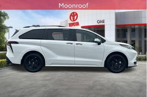 Ice Cap 2026 Toyota Sienna Woodland Edition