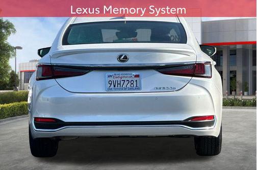 2025 Lexus ES 300h Base