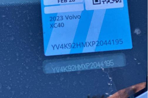 2023 Volvo XC40 B4 Ultimate Dark Theme