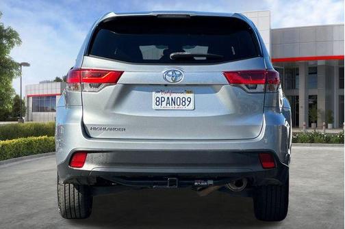 Celestial Silver Metallic 2019 Toyota Highlander LE