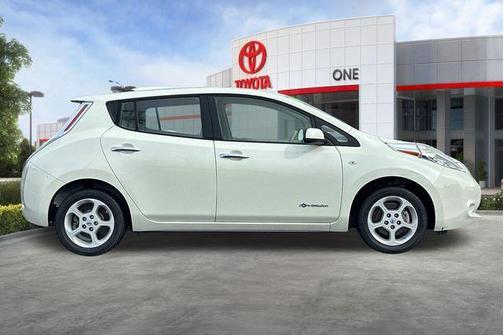 Glacier Pearl 2011 Nissan Leaf SL
