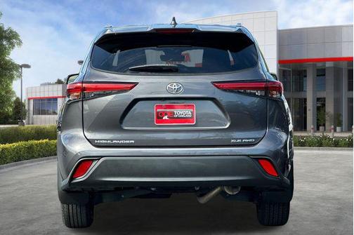 Magnetic Gray Metallic 2022 Toyota Highlander XLE