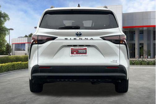 2023 Toyota Sienna XLE