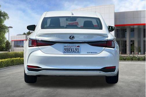 Eminent White Pearl 2022 Lexus ES 300h Base