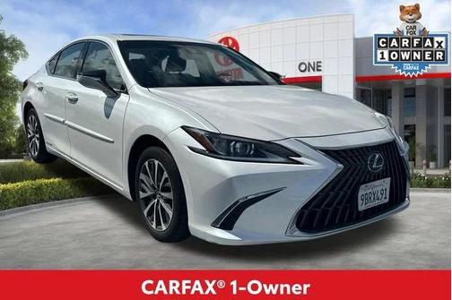 Eminent White Pearl 2022 Lexus ES 300h Base