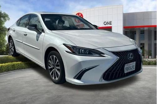 Eminent White Pearl 2022 Lexus ES 300h Base