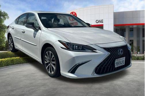 Eminent White Pearl 2022 Lexus ES 300h Base