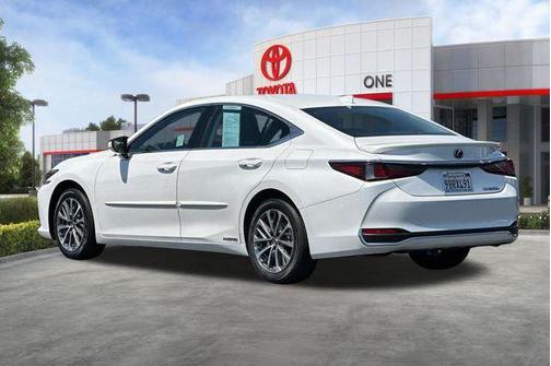 Eminent White Pearl 2022 Lexus ES 300h Base