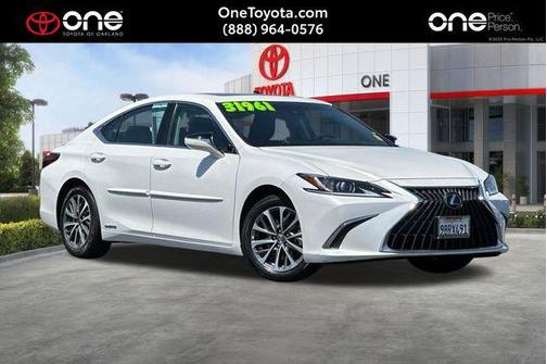 Eminent White Pearl 2022 Lexus ES 300h Base