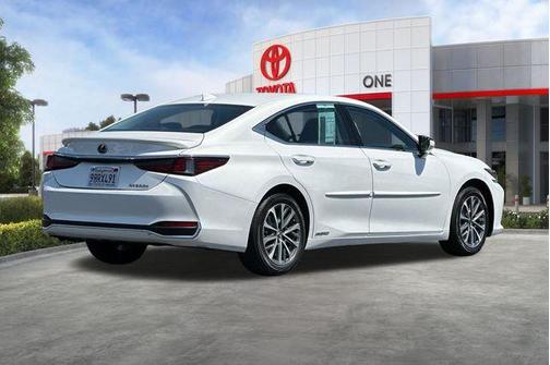 Eminent White Pearl 2022 Lexus ES 300h Base