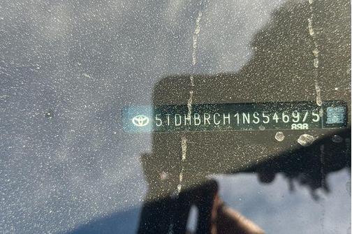 Wind Chill Pearl 2022 Toyota Highlander Hybrid XLE