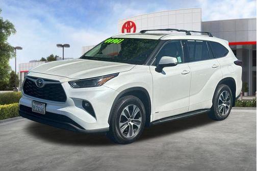 Wind Chill Pearl 2022 Toyota Highlander Hybrid XLE