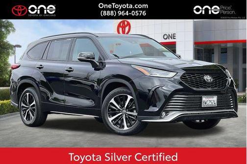 Midnight Black Metallic 2021 Toyota Highlander XSE