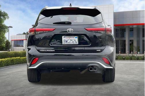 Midnight Black Metallic 2021 Toyota Highlander XSE