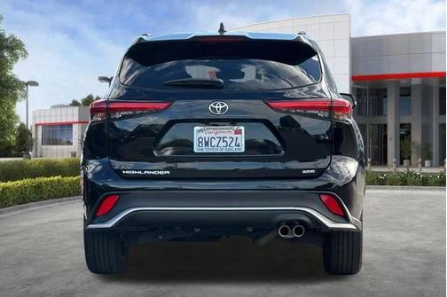 Midnight Black Metallic 2021 Toyota Highlander XSE