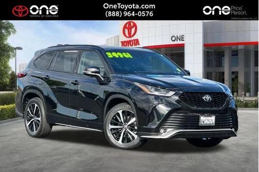 Midnight Black Metallic 2021 Toyota Highlander XSE