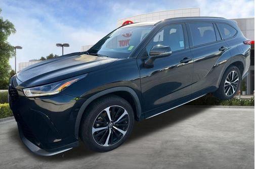 Midnight Black Metallic 2021 Toyota Highlander XSE