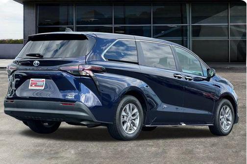 2023 Toyota Sienna XLE 7 Passenger