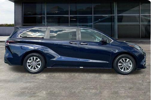 2023 Toyota Sienna XLE 7 Passenger