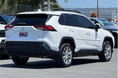 2020 Toyota RAV4 XLE Premium