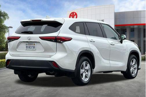 Blizzard Pearl 2021 Toyota Highlander LE