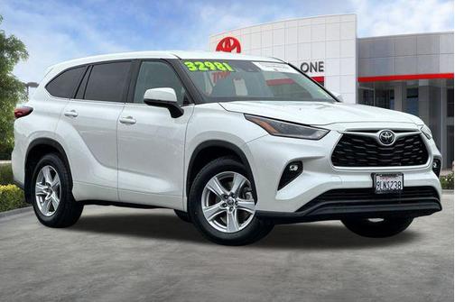 Blizzard Pearl 2021 Toyota Highlander LE