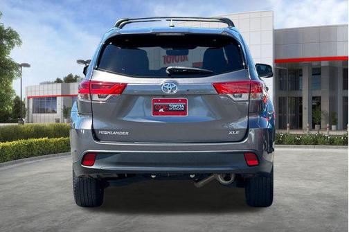 Predawn Gray Mica 2018 Toyota Highlander XLE