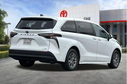 2023 Toyota Sienna LE