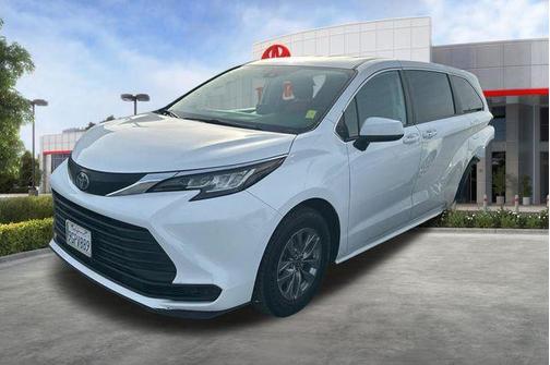 Ice Cap 2023 Toyota Sienna LE