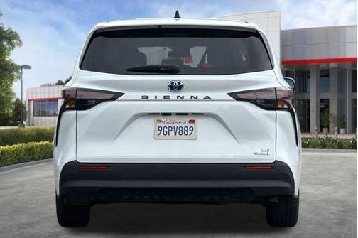 2023 Toyota Sienna LE