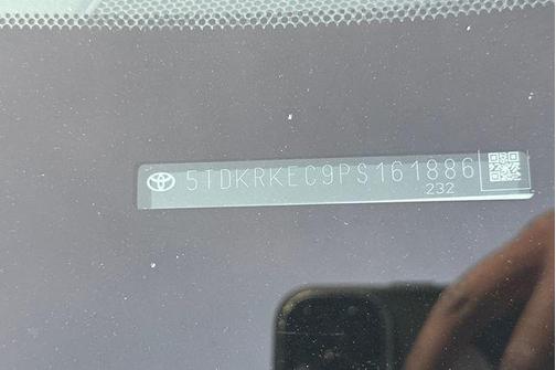 Ice Cap 2023 Toyota Sienna LE